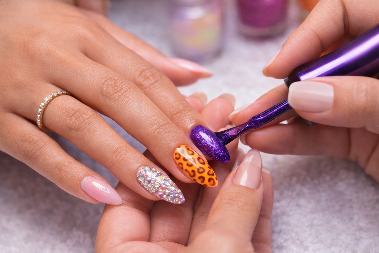 Professional nail service at NAOMiZ